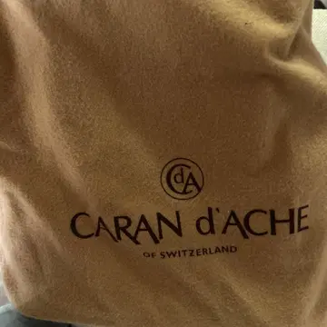 CARAN d'ACHE 블랙 가죽 핸드백
