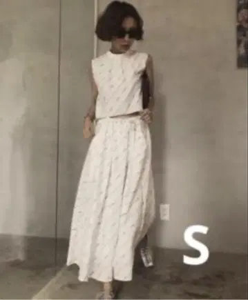 AMERI LOGO DRESS S 사이즈 롱 원피스 슬리브리스 원피스
