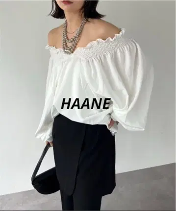 안 셔링 오프 숄더 블라우스 화이트 무지 F