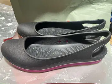 Crocs 블랙 플랫 슈즈