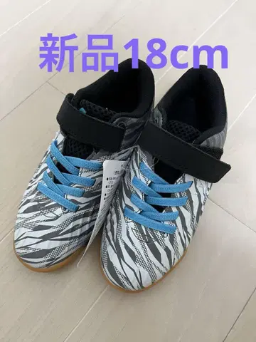 새상품 축구화 합성 피혁 화이트/블랙/블루