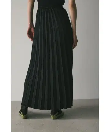 STYLEMIXER 블랙 새틴 플리츠 스커트 M 사이즈