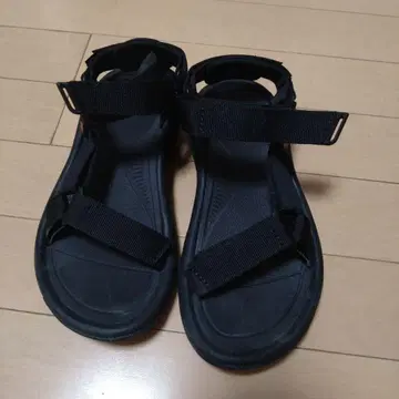Teva 블랙 스포츠 샌들