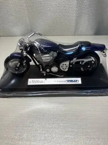 Yamaha Road Star Warrior 1/18 스케일 모델