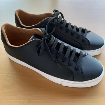 새상품급 ZARA 블랙 인조 가죽 스니커즈 42 27.0