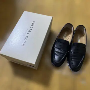 ODETTE E ODILE 블랙 가죽 로퍼