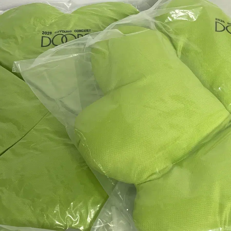 Doyoung Doors solo concert four-leaf clover cushion sealed