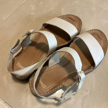 캠퍼 샌들 23cm