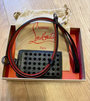 Christian Louboutin 스터드 패스 케이스