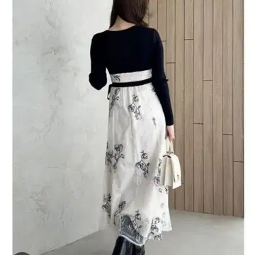 머큐리 듀오 자수 니트 도킹 원피스