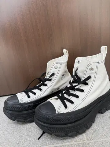 새상품급 컨버스 트렉 웨이브 하이컷