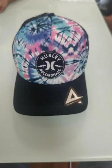 Hurley 타이다이 패턴 캡