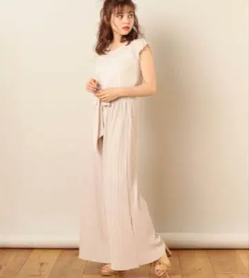 베이지 셋업 V넥 프릴 소매 미아