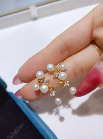 진주와 별 모양 크리스탈 귀걸이