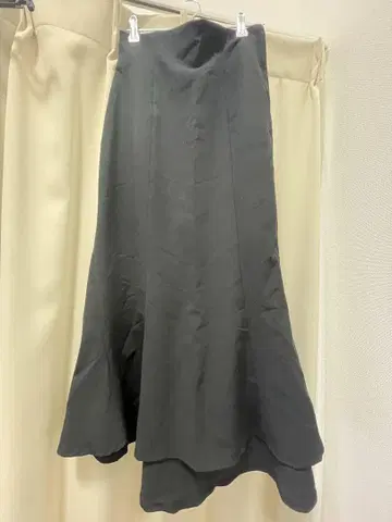 SNIDEL 블랙 플레어 스커트