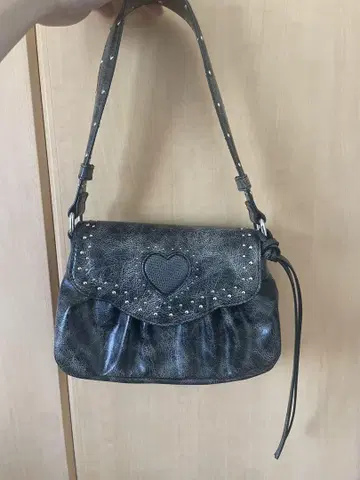 MOUSSY 하트 모양 숄더백 그레이