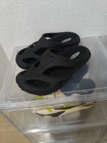 KEEN 블랙 오픈토 샌들