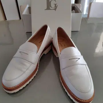 Luca Grossi WHITE 로퍼