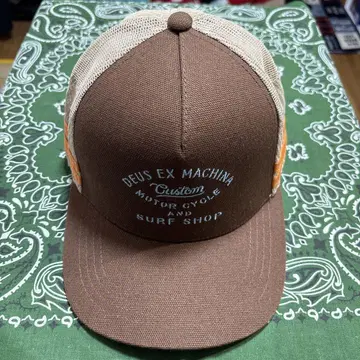 DEUS EX MACHINA 메쉬 캡 브라운