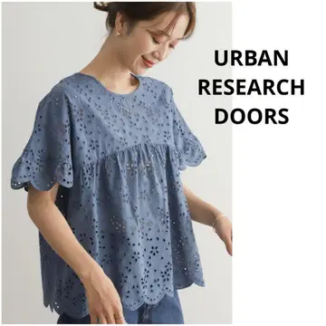 URBAN RESEARCH DOORS 아일렛 레이스 페플럼 블라우스