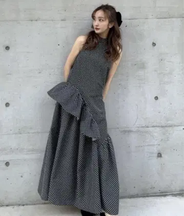 Rosy luce 자카드 프릴 드레스