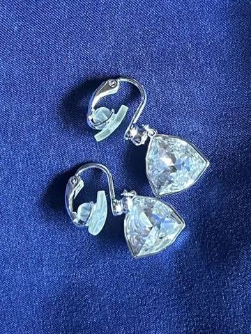 레어! SWAROVSKI 스와로브스키 트릴리온 귀찌