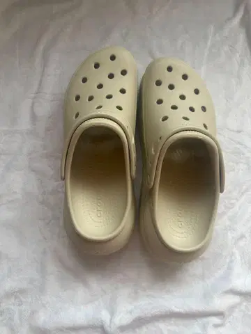 crocs