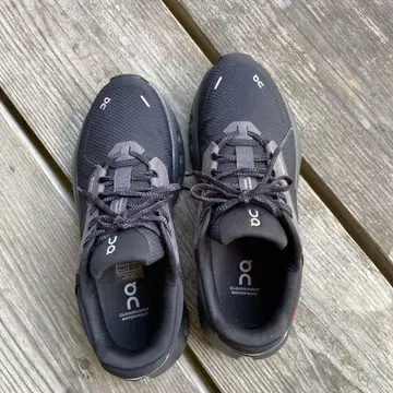 on CLOUDRUNNER WATERPROOF 스니커즈