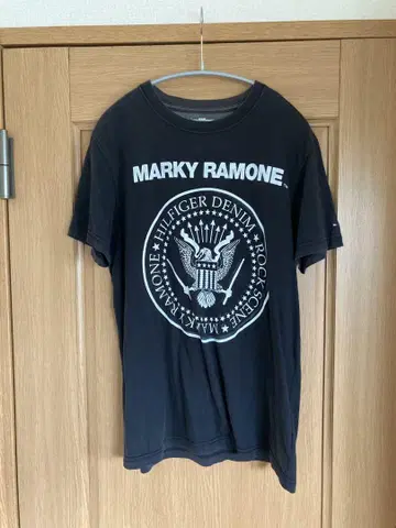 MARKY RAMONE 블랙 티셔츠 S 사이즈