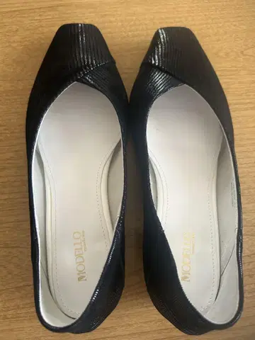 MODELLO 블랙 스퀘어토 펌프스