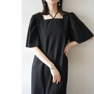 루미에 원피스 린넨 15% 포함 스퀘어 홀터넥 블랙