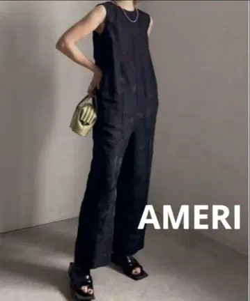 새상품 AMERI NORA FLOWER EMBROIDERY ROMPERS