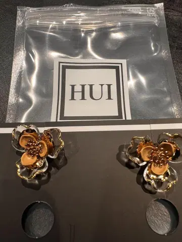 HUI 꽃 모티브 귀걸이(양쪽 귀용)