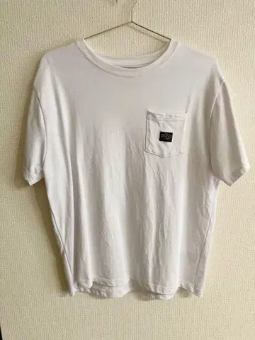 RVCA 화이트 티셔츠 포켓 부착