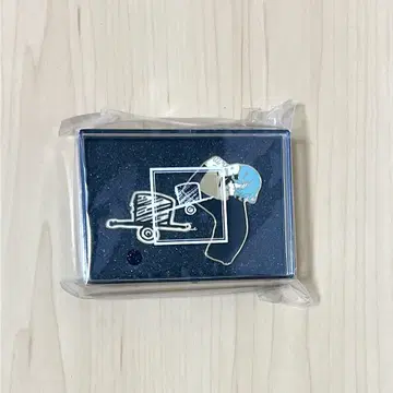 무질서한 원탁 에나멜 핀 배지 Eve