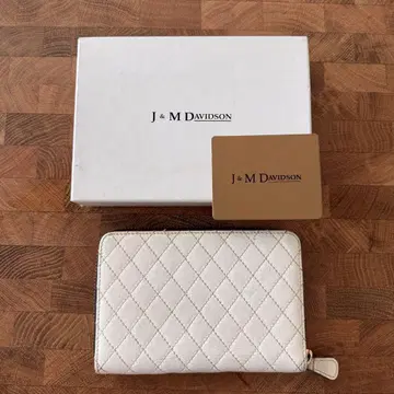 J&M DAVIDSON 퀼팅 가죽 장지갑 화이트 베이지 계열