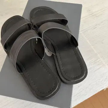 새상품급 UNIQLO 블랙 스트랩 샌들 M 사이즈