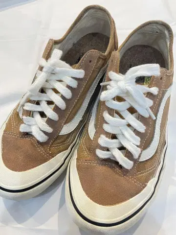 반스 브라운 스니커즈