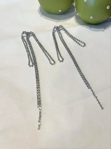 리본 체인 귀걸이