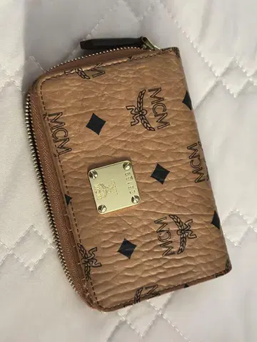 MCM 베이지 가죽 파우치