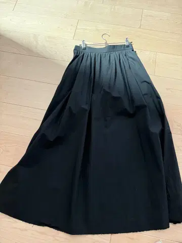 투모로우랜드 타프타 맥시 스커트