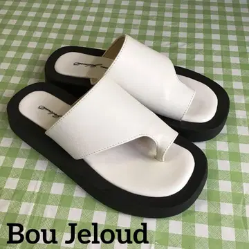 부즈루드 화이트 샌들