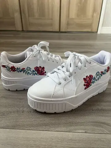 PUMA 꽃무늬 자수 플랫폼 스니커즈