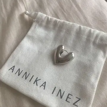 ANNIKA INEZ 하트형 실버 귀걸이 (라지 사이즈)