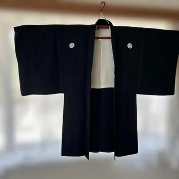 순수 실크 블랙 문장 기모노 겉옷 또는 기모노