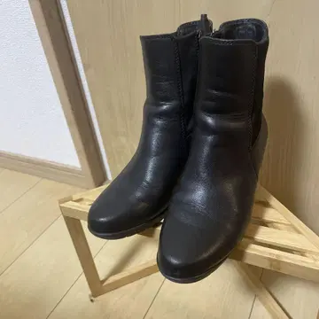 가죽 사이드 고어 부츠 블랙 미들 힐