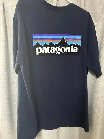 patagonia 네이비 티셔츠 백 프린트