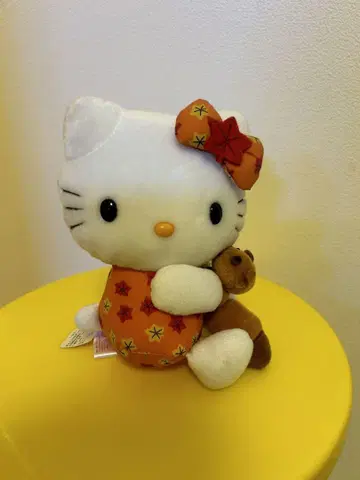 레트로 헬로키티 단풍 패턴 봉제 인형 단풍 리스 마스코트 산리오