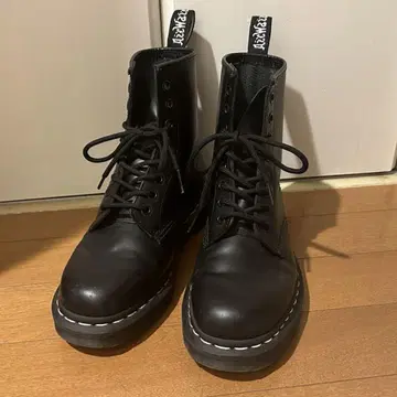 Dr. Martens 화이트 스티치 8홀 24cm 부츠