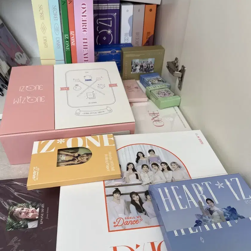 IZ*ONE 日本 シングル アルバム BOX 詰め合わせ HKT48 - 新品】IZ*ONE日本3rdシングル「Vampire」WIZ*ONE盤CDBOX